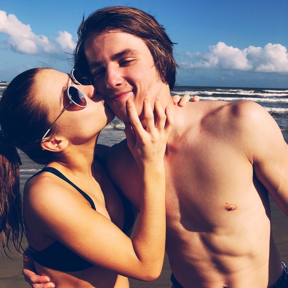 Meet your Posher ⚡️Leah⚡️ - Picture 7 of 8